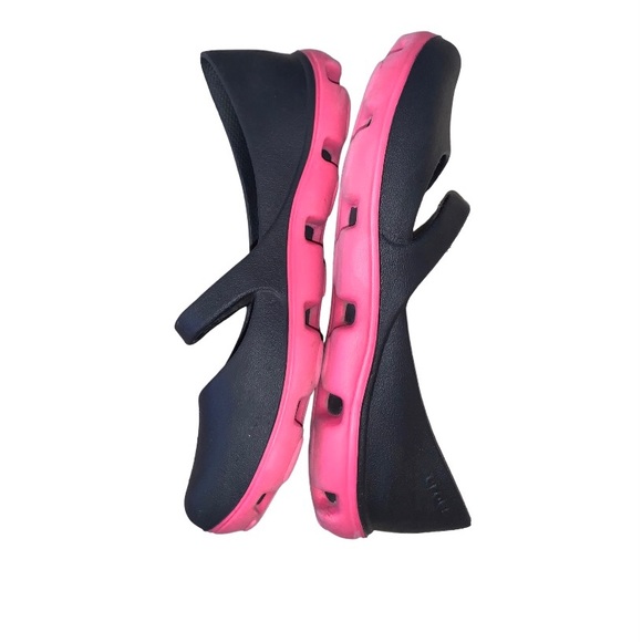 Crocs black pink trim Duet sport slip on women’s shoes size 6 - Picture 4 of 11